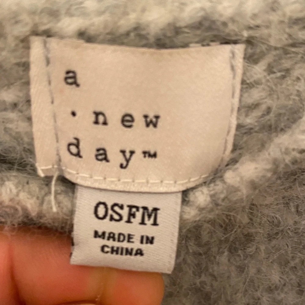 ❤️a new day Heather Gray Women's Crew Neck poncho